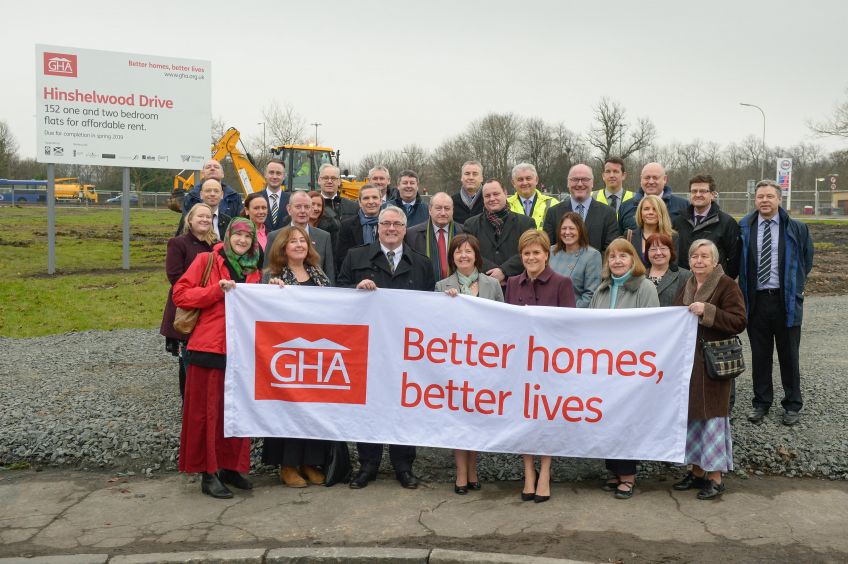 Nicola Sturgeon and Frank McAveety at new-build