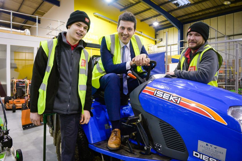 Minister backs environmental campaign